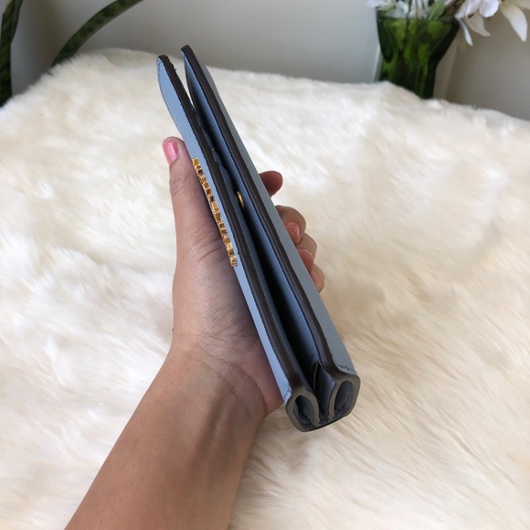 🌹Michael Kors Pale Blue Bifold wallet🌹 - Picture 3 of 5